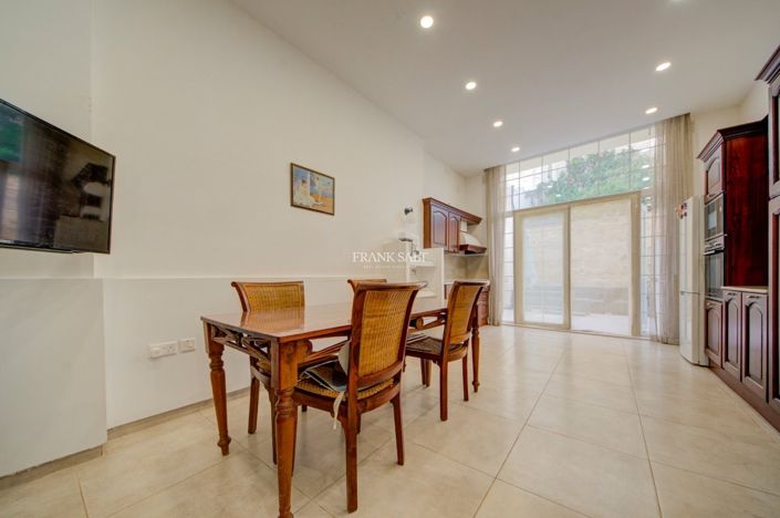 Image No.4-4 Bed Property for sale