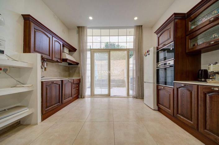 Image No.5-4 Bed Property for sale