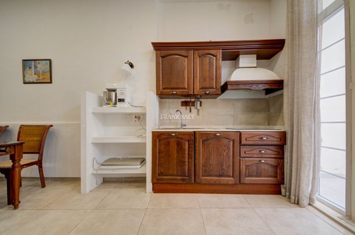 Image No.6-4 Bed Property for sale