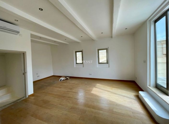 Image No.13-4 Bed Property for sale