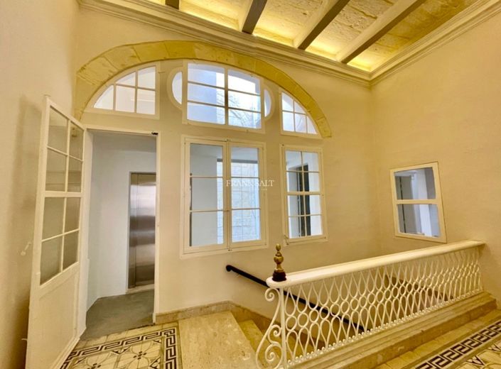 Image No.5-4 Bed Property for sale