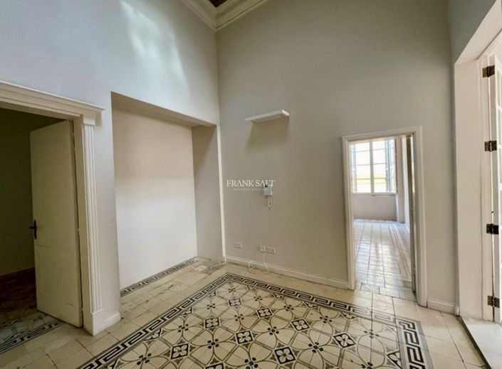 Image No.7-4 Bed Property for sale