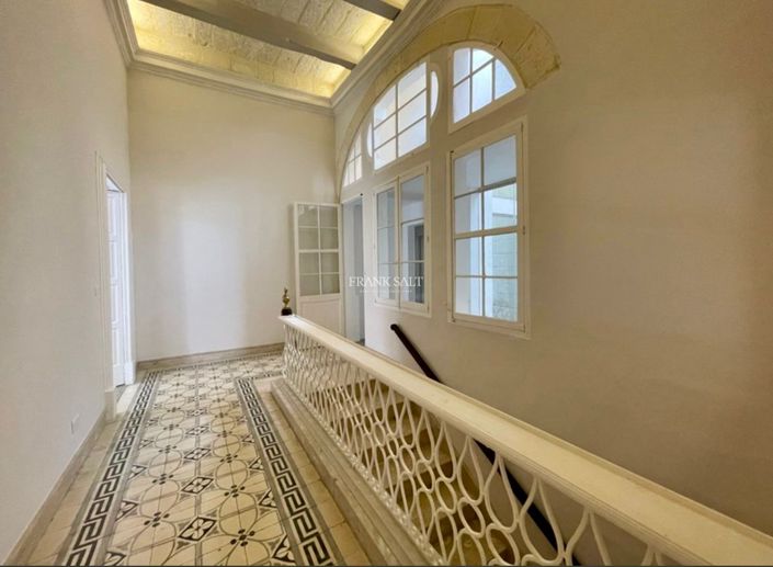 Image No.8-4 Bed Property for sale