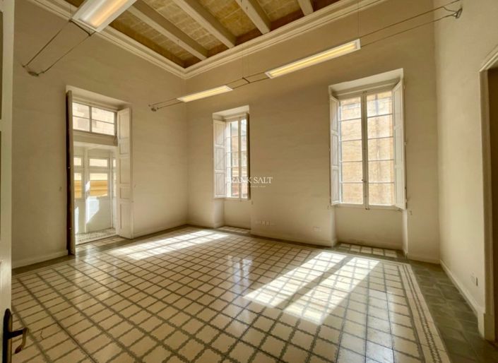 Image No.9-4 Bed Property for sale