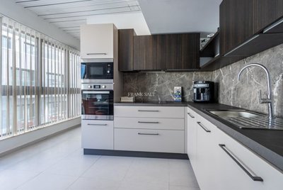 4eb8f0c6-ecdc-4150-a714-88087f0db66b