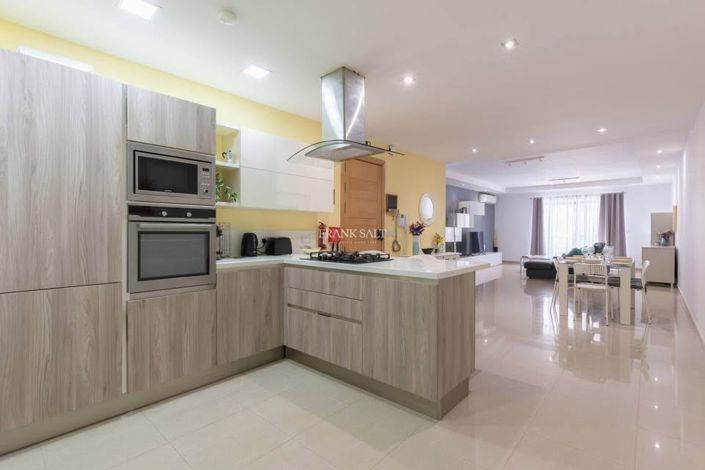 Image No.3-3 Bed Property for sale