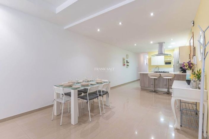 Image No.5-3 Bed Property for sale