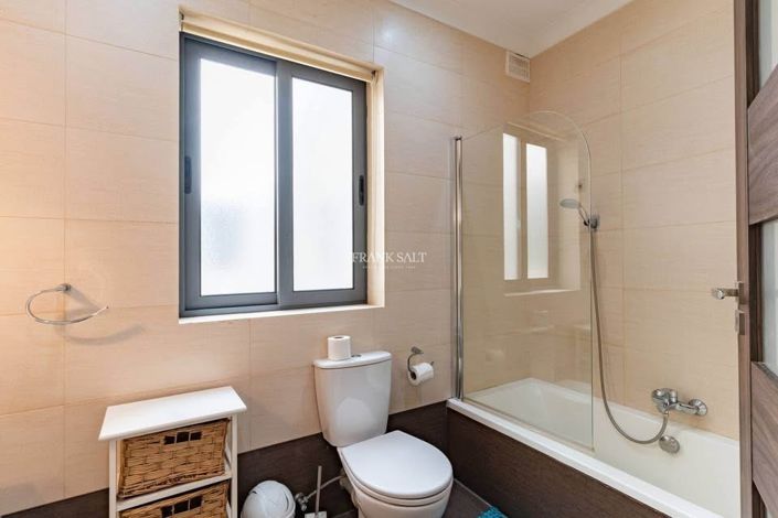 Image No.6-3 Bed Property for sale