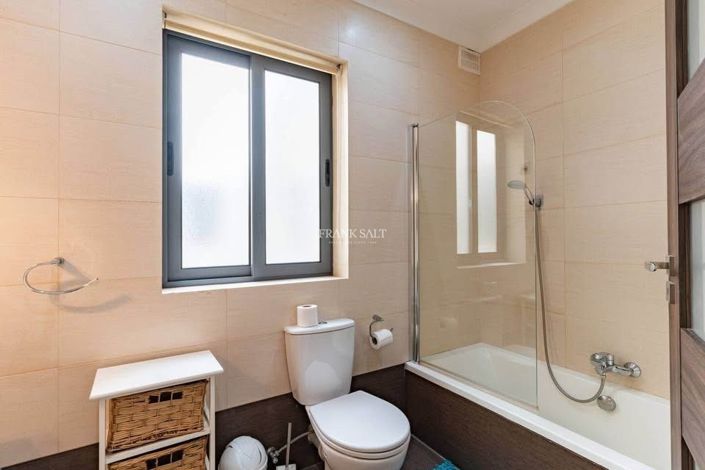 Image No.6-3 Bed Property for sale