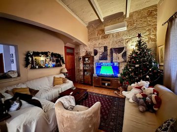 f8537308-4e78-4e79-b800-d9b6f61933fd