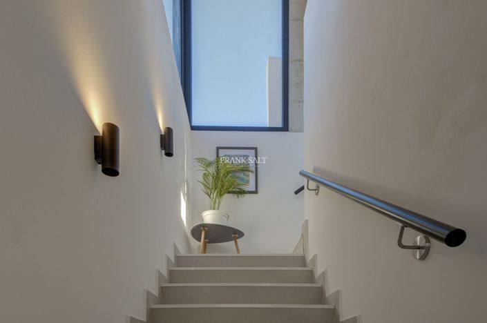 Image No.11-5 Bed Property for sale