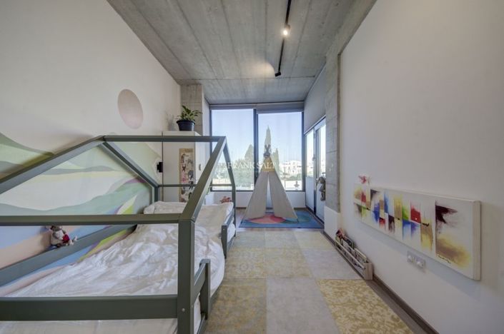 Image No.17-5 Bed Property for sale