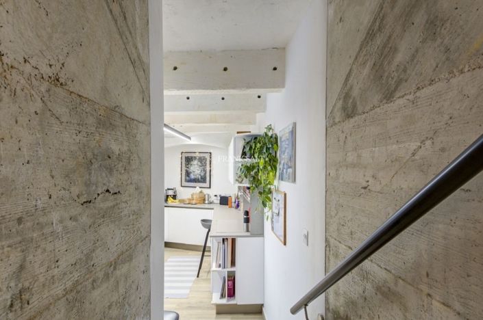 Image No.9-5 Bed Property for sale