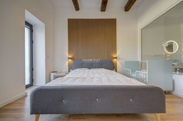 Image No.10-5 Bed Property for sale