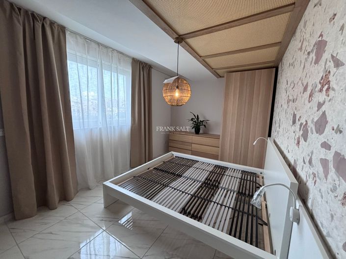 Image No.5-3 Bed Property for sale