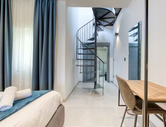 Image No.10-2 Bed Property for sale