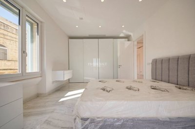 091b9242-d258-4b42-af4e-75774d05ae58