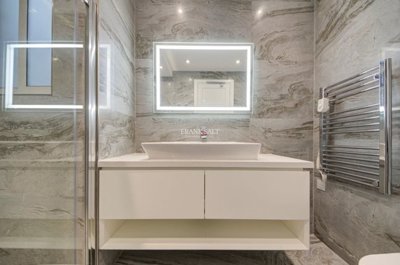 32571d39-06f3-421f-98b0-8e56d90d571e