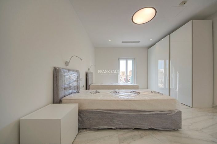 Image No.17-3 Bed Property for sale