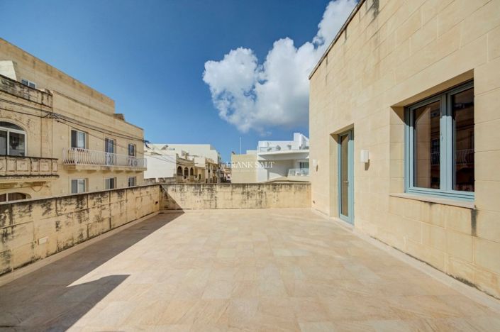 Image No.18-3 Bed Property for sale