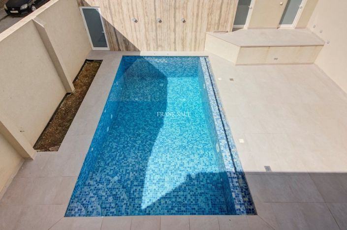 Image No.20-3 Bed Property for sale