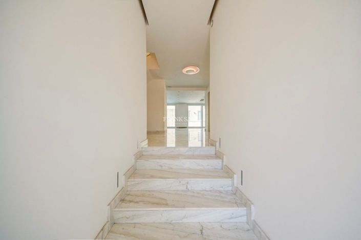 Image No.23-3 Bed Property for sale