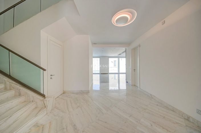 Image No.24-3 Bed Property for sale