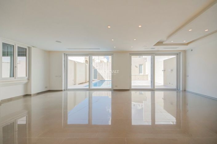 Image No.27-3 Bed Property for sale