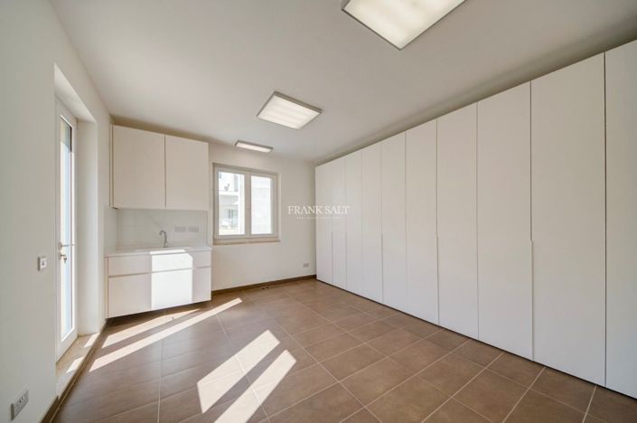 Image No.6-3 Bed Property for sale