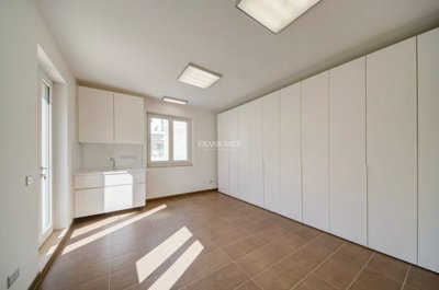 e526eea1-c065-44c9-8920-bcbaa16381bf