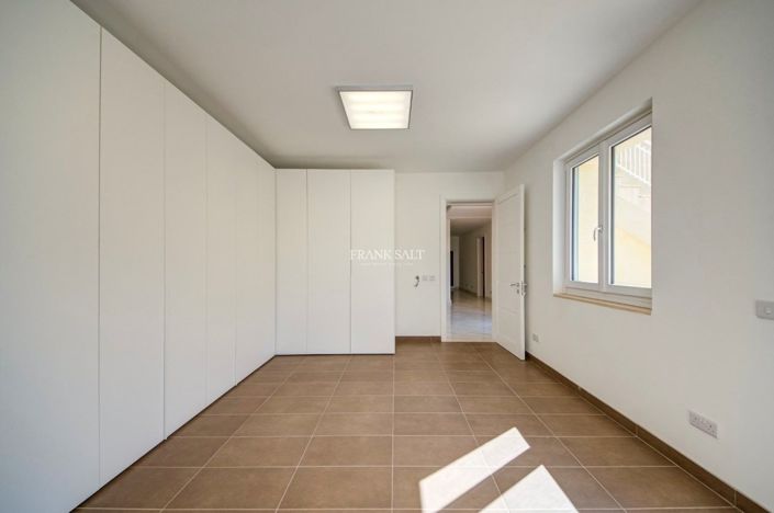 Image No.7-3 Bed Property for sale