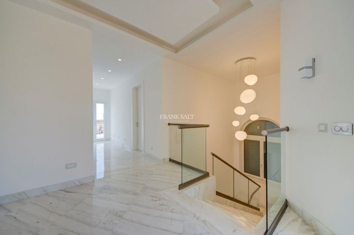 Image No.8-3 Bed Property for sale