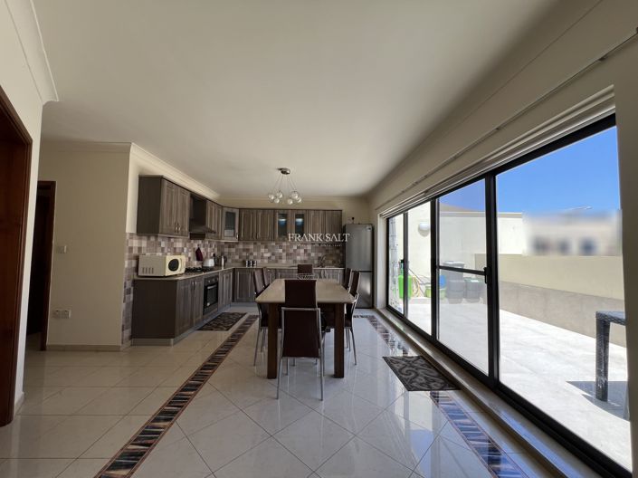 Image No.3-Propriété de 3 chambres à vendre à Xghajra