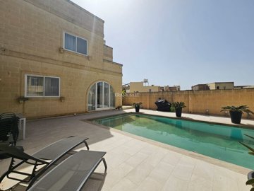 1 - Qala, Property