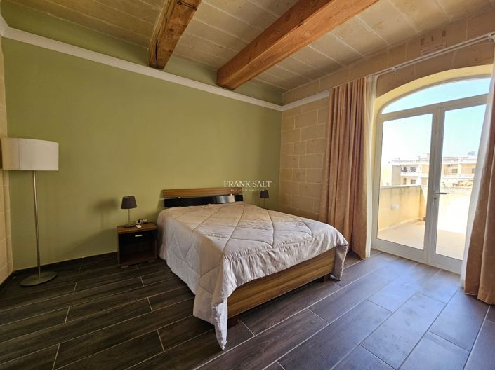 Image No.10-5 Bed Property for sale