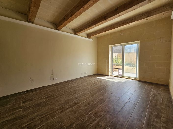 Image No.12-5 Bed Property for sale
