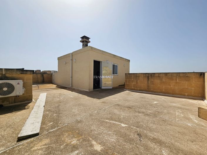 Image No.17-5 Bed Property for sale