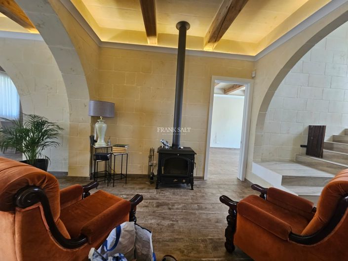 Image No.3-5 Bed Property for sale