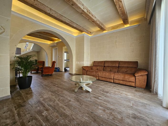 Image No.4-5 Bed Property for sale