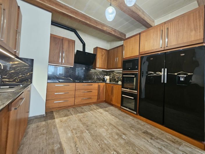 Image No.6-5 Bed Property for sale