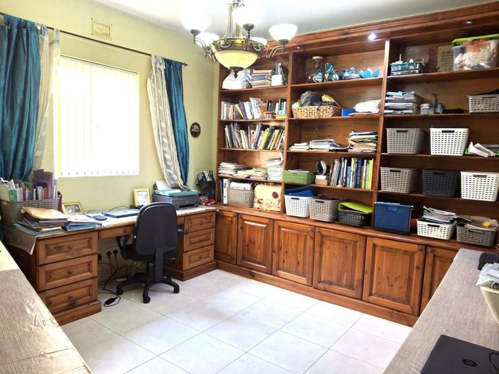 Image No.8-4 Bed Property for sale