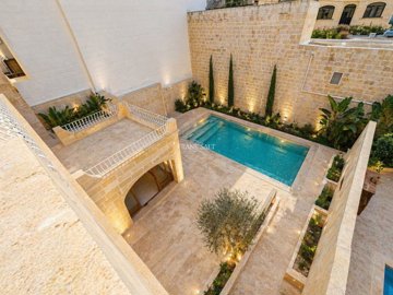 1 - Sannat, Property