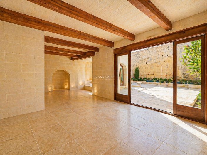 Image No.11-6 Bed Property for sale