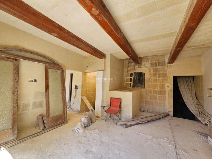 Image No.14-6 Bed Property for sale