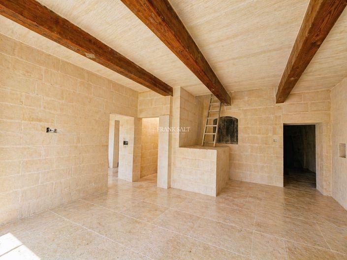 Image No.15-6 Bed Property for sale