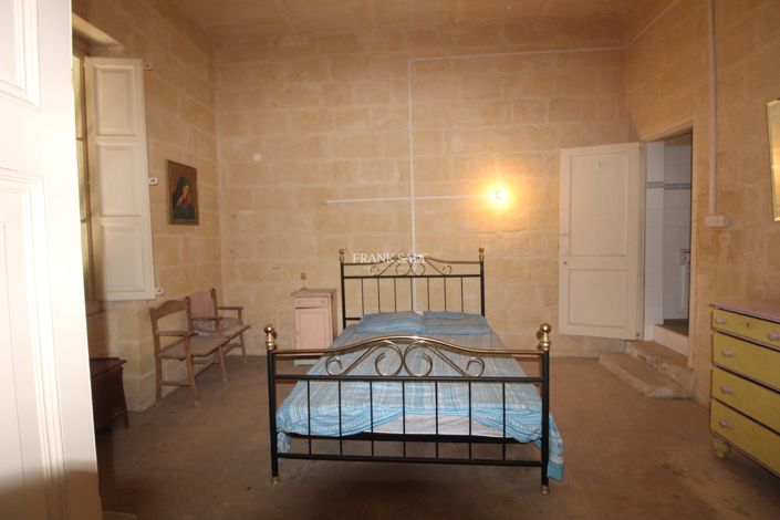Image No.4-3 Bed Property for sale