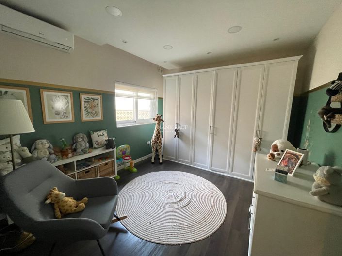 Image No.10-3 Bed Property for sale