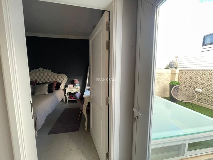 Image No.4-3 Bed Property for sale