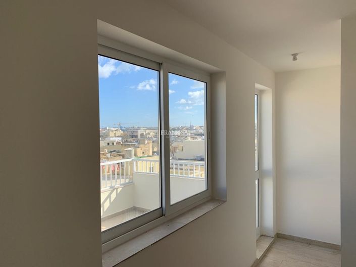 Image No.4-3 Bed Property for sale