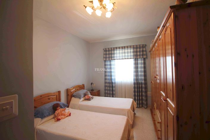 Image No.4-3 Bed Property for sale
